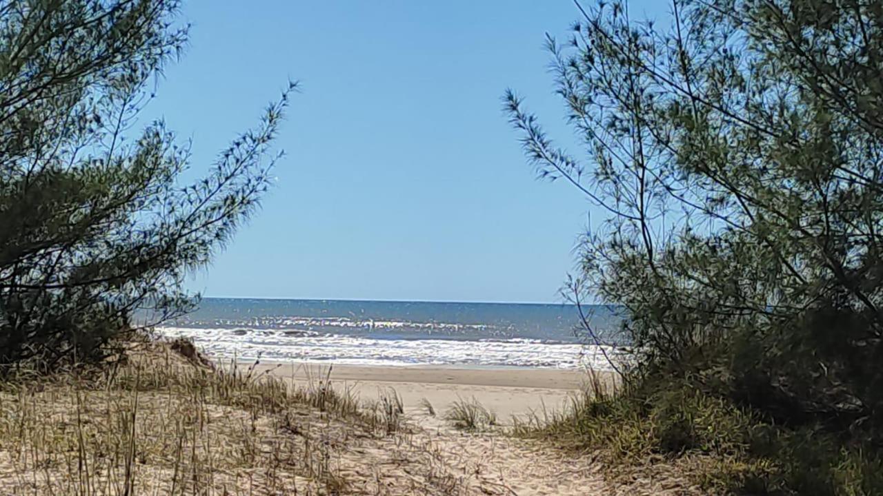 A Casa Amarela - Conforto E Tranquilidade Proximo Ao Mar Balneario Gaivota Kültér fotó